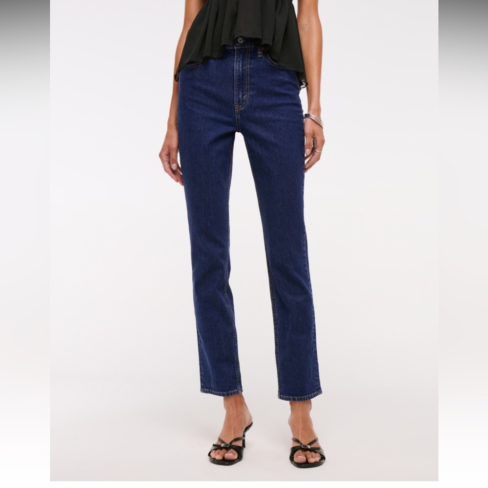 A&F Ultra High Rise Ankle Straight Jeans New/Never worn! 26/2 Short Dark Wash